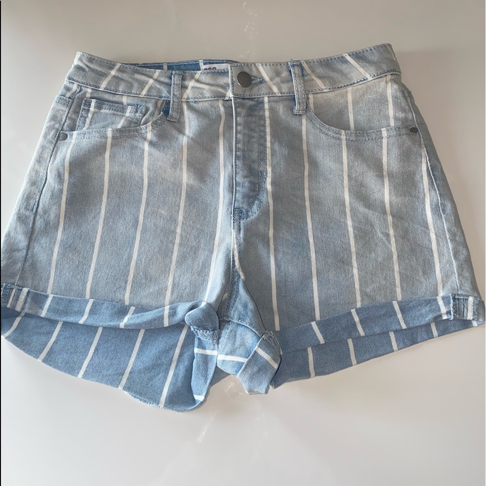 Light denim shorts with white strips
